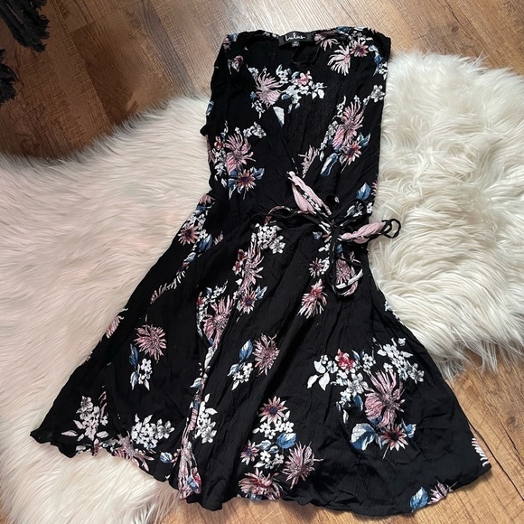 LULU’S Midnight Flower Black Floral Print Wrap Dress - Picture 2 of 4
